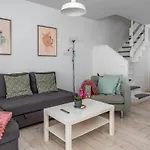 Cozy Terrace With Pool By Costarentals - Ref 206 דירה *
