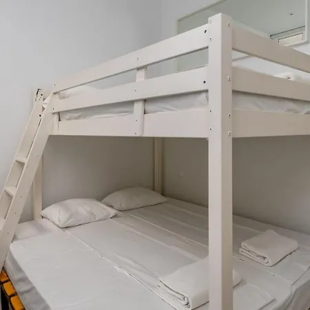 Cozy Terrace With Pool By Costarentals - Ref 206 Appartement *