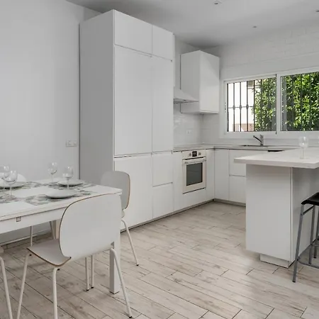 Cozy Terrace With Pool By Costarentals - Ref 206 Appartement