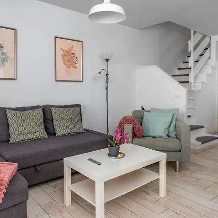 Cozy Terrace With Pool By Costarentals - Ref 206 Appartement *